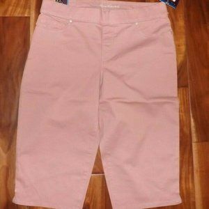 Gloria Vanderbilt Mid Rise Pull On Skimmer Capri